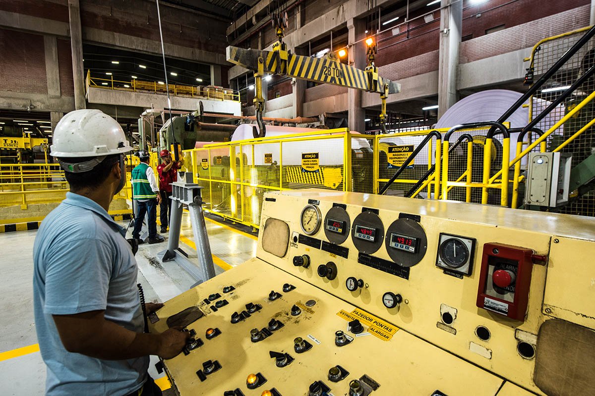 Alta de 180% em 11 meses não assusta e analistas reforçam compra em Suzano