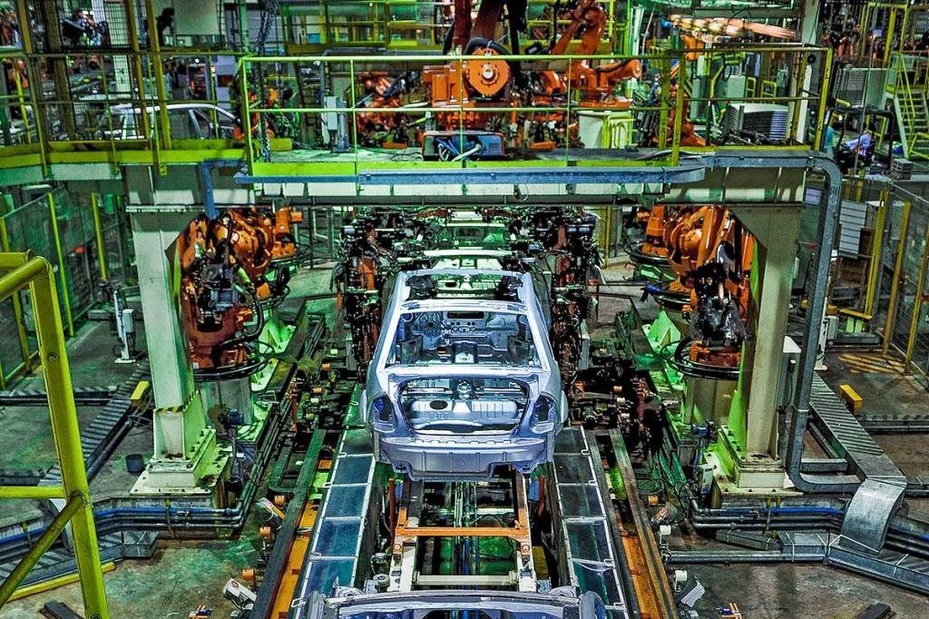 Fechamento de fábricas no Brasil: Ford enfrenta crise global e concorrência com a Tesla