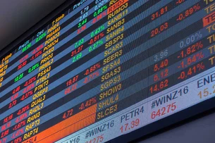 Ibovespa abre em queda de 0,2% de olho em balanços nos EUA e acordos de Trump