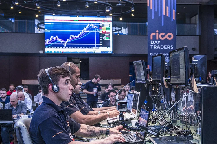 Entre as blue chips, Itaú Unibanco (ITUB4) e Banco do Brasil (BBAS3) vão reportar os resultados no dia 5 e 13 de agosto, respectivamente. (Germano Lüders/Exame)