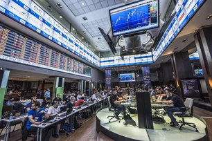 Imagem referente à matéria: Ibovespa abre em forte alta e bate os 141 mil pontos, renovando máxima histórica