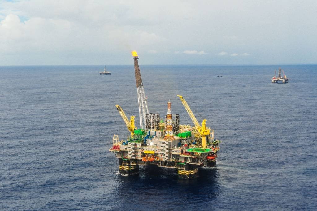 Brasil vai aumentar produção de petróleo em 10% para ajudar preço e oferta