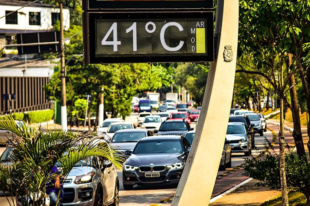 SP: A última máxima histórica registrada foi em 17 de outubro de 2014, quando os termômetros marcaram 37,8ºC (ROBERTO CASIMIRO/Estadão Conteúdo)