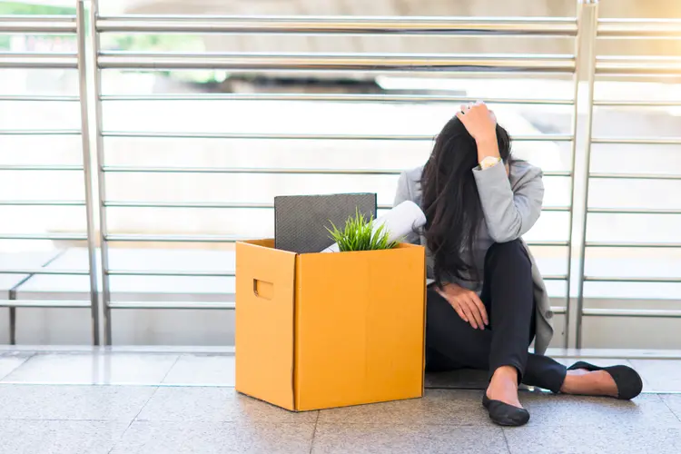 Desemprego entre a população mais jovem mais do que dobrou no trimestre, passando para 29,7% (sukanya sitthikongsak/Getty Images)