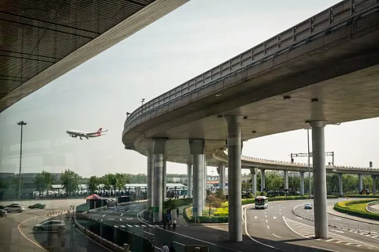 Aeroporto de Pequim em dias recentes (Yan Cong/Bloomberg/Getty Images)