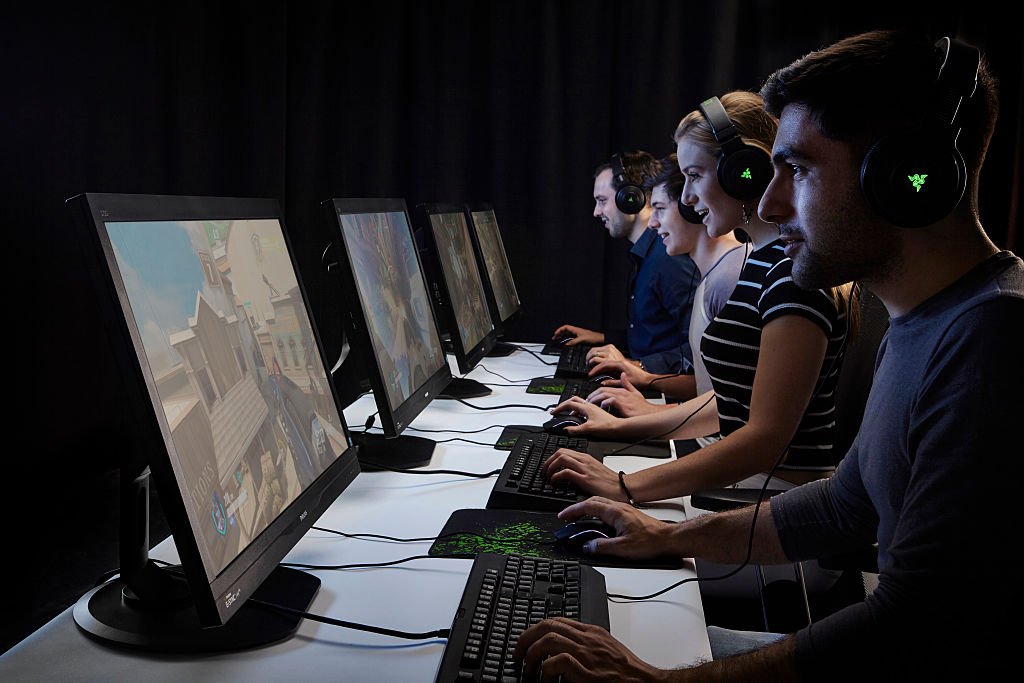 Líder de monitores no Brasil, AOC aposta em mercado de games