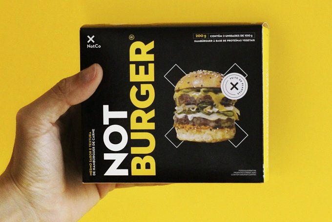 Not Burger: hambúrguer vegetal da startup chilena é feito a base de proteína de ervilha, beterraba, cacau em pó, óleo de coco, entre outros ingredientes (NotCo/Divulgação)