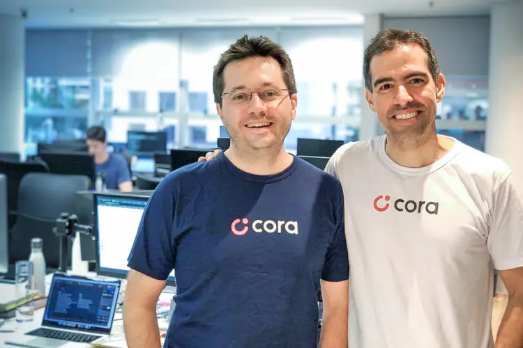 Léo Mendes e Igor Senra, sócios-fundadores do banco digital Cora, dedicado a PMEs (Cora/Divulgação)