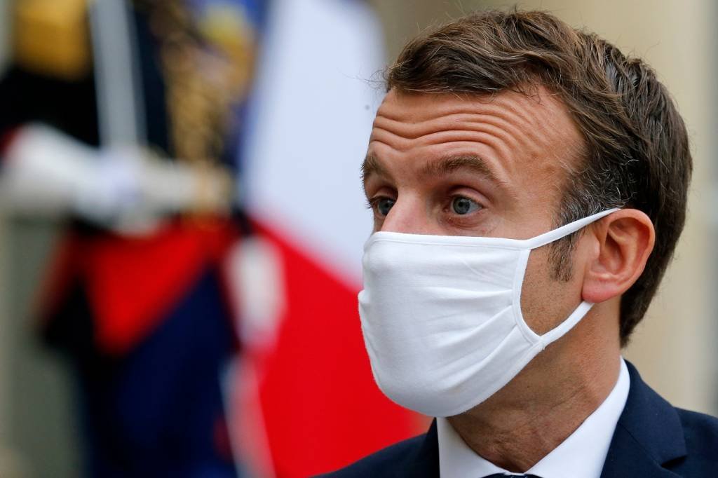 Macron vai ao TikTok para combater desinformação sobre vacinas