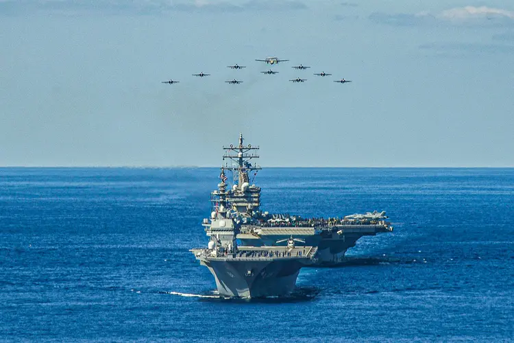 Navio da marinha dos EUA: barcos de guerra do país andam pelas águas de Taiwan durante visita de Nancy Pelosi (Mass Communication Specialist 2nd Class Erica Bechard/U.S. Navy/Divulgação)