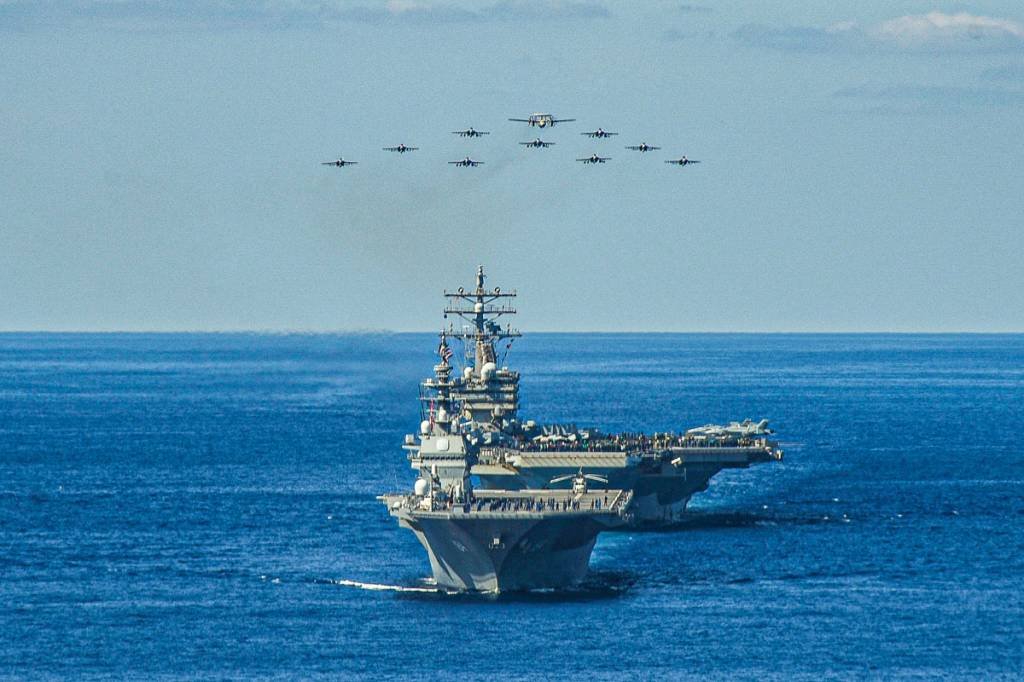 Navio da marinha dos EUA: barcos de guerra do país andam pelas águas de Taiwan durante visita de Nancy Pelosi (Mass Communication Specialist 2nd Class Erica Bechard/U.S. Navy/Divulgação)