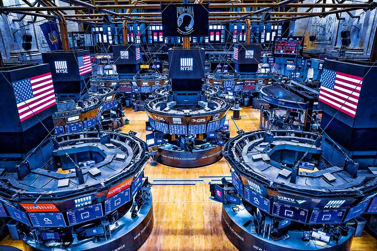 Bolsa de Valores de Nova York: alguns gigantes de Wall Street recomendam que investidores assumam uma postura pró-risco para se adaptarem às mudanças (Lucas Jackson/Reuters)