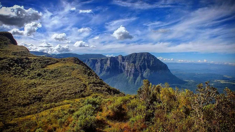 Vista do Cânion Espraiado, onde alpinista sofreu acidente fatal (João Batista Gonçalves Lostada/Wikimedia Commons)