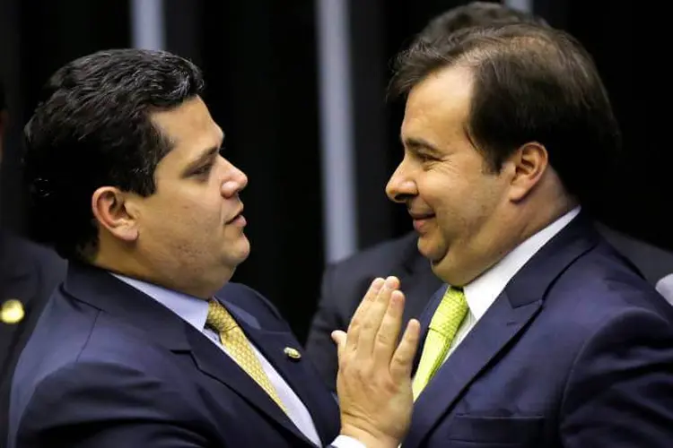 O presidente do Senado, Davi Alcolumbre, e o presidente da Câmara, Rodrigo Maia, ambos do DEM: a legenda foi uma das que mais atraíram candidatos de outros partidos para as eleições 2020 (Adriano Machado/Reuters)