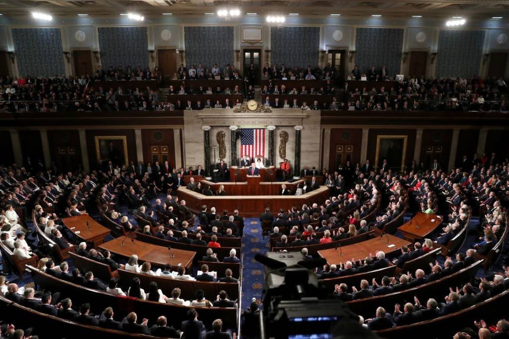 Senado dos EUA aprova ajuda à Ucrânia, mas Câmara Baixa pode rejeitá-la