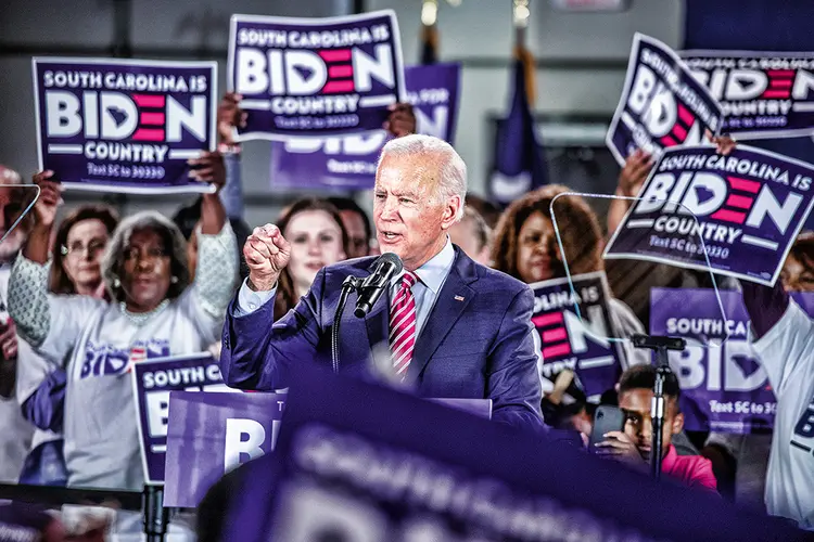 Durante a campanha, Biden disse que suas prioridades eram a pandemia e a recuperação econômica (Sean Rayford/Getty Images)