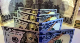 Imagem referente à matéria: Dólar fecha em queda de 0,50%, com tarifas e fiscal no radar