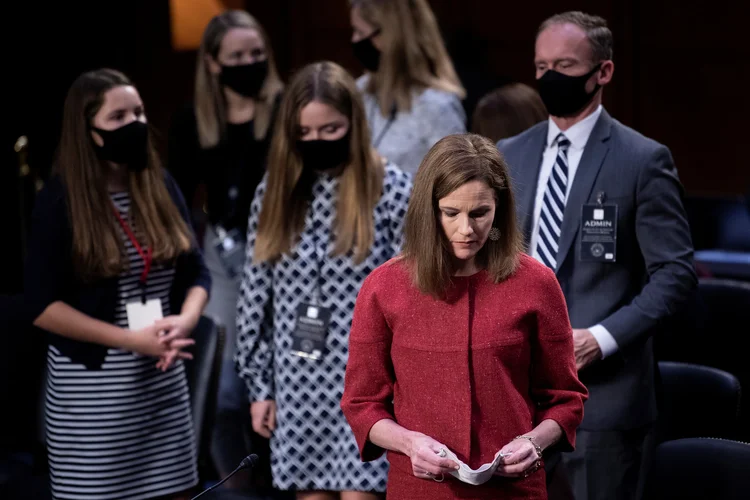 Juíza Amy Barrett em sabatina no Senado nesta terça-feira, 13: perguntas sobre saúde e aborto (Brendan Smialowski/Pool/Reuters)