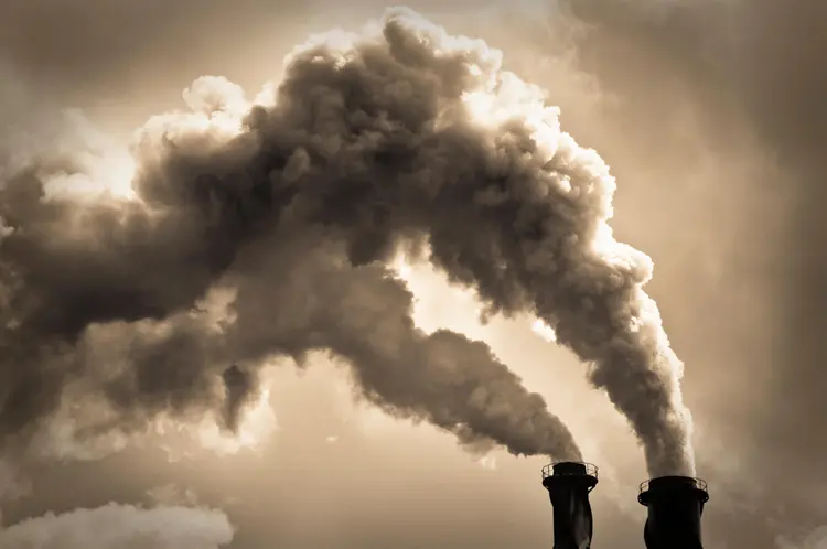 Emissão de CO2; poluição; meio ambiente (georgeclerk/Getty Images)