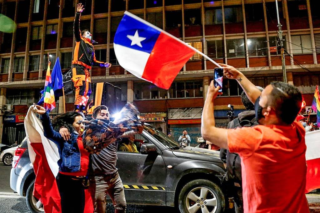 O Chile escolhe neste fim de semana as 155 pessoas que vão redigir uma nova Constituição que permitirá a este país de economia rica, mas muito desigual (Rodrigo Garrido/Reuters)