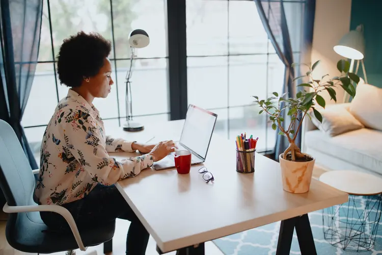 Empreendedores: as empresas selecionadas irão receber 10.000 reais cada (Anchiy/Getty Images)