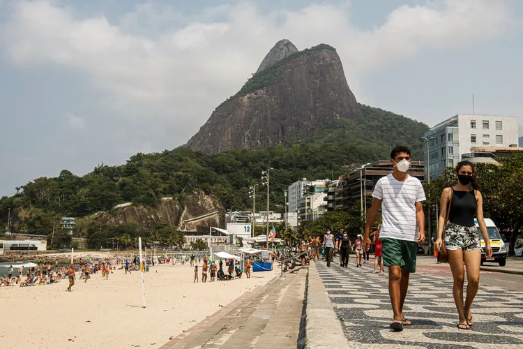 O Rio de Janeiro está em alerta de calor excessivo e bate recordes de temperaturas acima dos 40ºC (Fernando Frazão/Agência Brasil)
