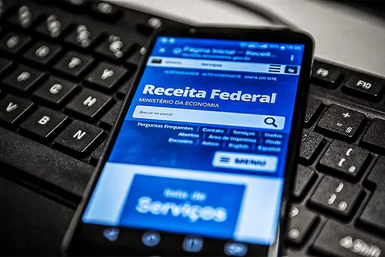 Receita Federal: O pagamento da restituição é realizado na conta bancária informada na Declaração de Imposto de Renda (Marcello Casal/Agência Brasil)