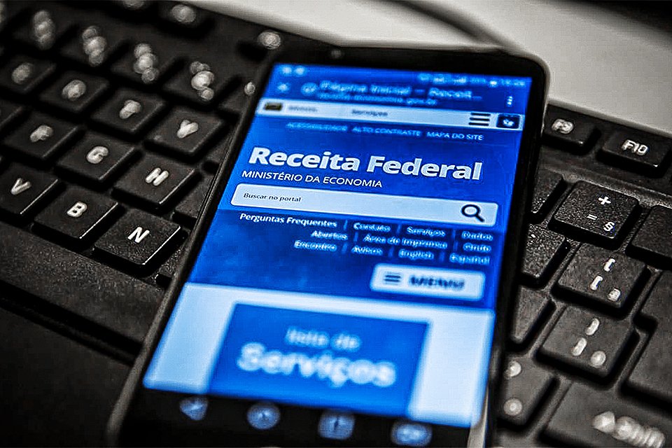 Receita Federal realiza leilão com PS5 por R$ 1.400 e Iphone por R$ 4 mil; veja como participar