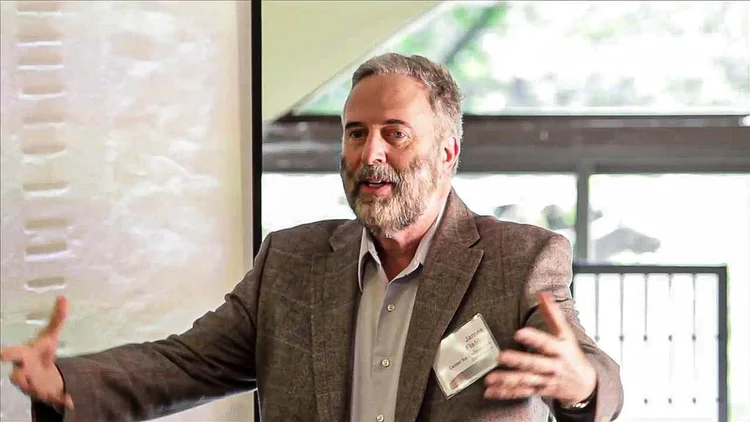 Fishkin, de Stanford: "Conectar o debate público com o que as pessoas de fato querem pode elevar a legitimidade de um governo" (Divulgação/Divulgação)