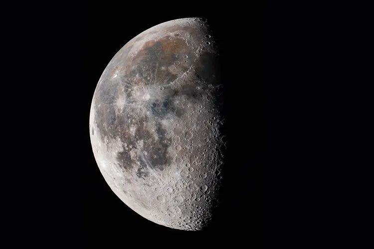 O objetivo da Nasa é estabelecer uma presença permanente na Lua, com a construção de uma base e uma estação espacial orbitando o satélite (Matt Aust | star-trails.de/Getty Images)