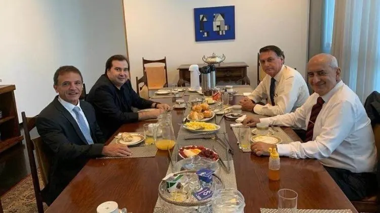 Bolsonaro se reuniu na manhã desta segunda-feira com o presidente da Câmara, Rodrigo Maia (twitter/Reprodução)
