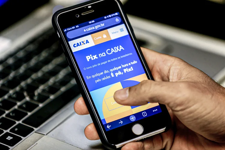 A inscrição pode ser feita pelo internet banking de bancos ou fintechs que estejam aprovados para operar o meio de pagamento (Marcello Casal Jr/Agência Brasil)