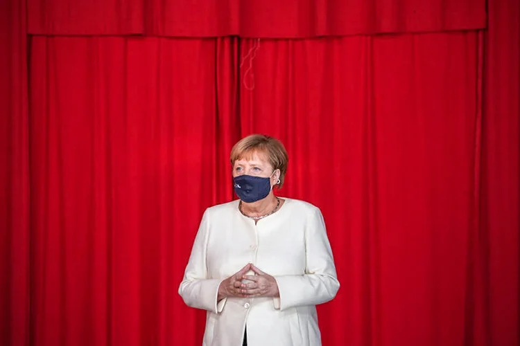 Angela Merkel tranquilizou cidadãos ao afirmar que o governo vai continuar investindo para evitar consequências devastadoras causadas pela pandemia (Sean Gallup / Equipe/Getty Images)