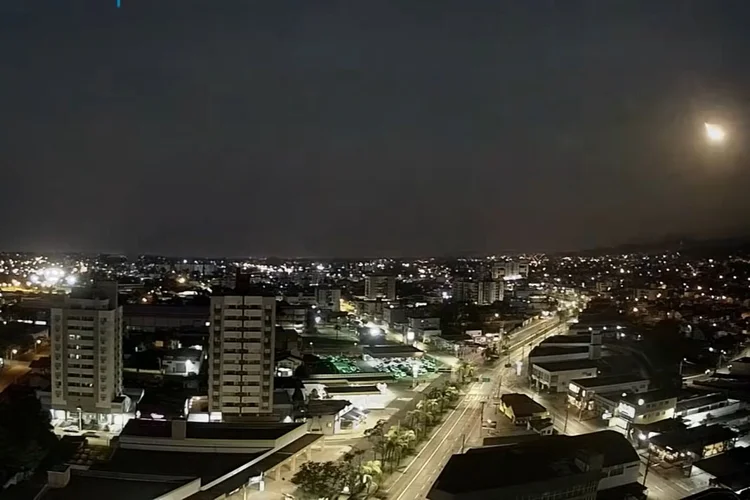 Meteoro: evento astronômico iluminou a noite em Caxias do Sul (YouTube/Reprodução)