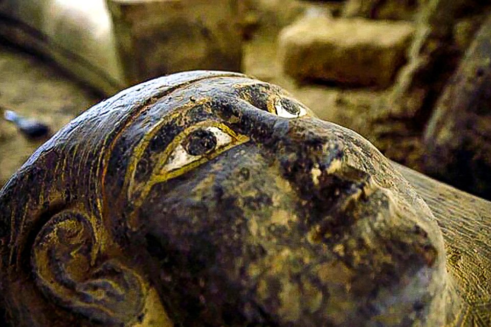 Um dos 59 sarcófagos encontrado em setembro no Egito, em uma rara descoberta (divulgação/Divulgação)