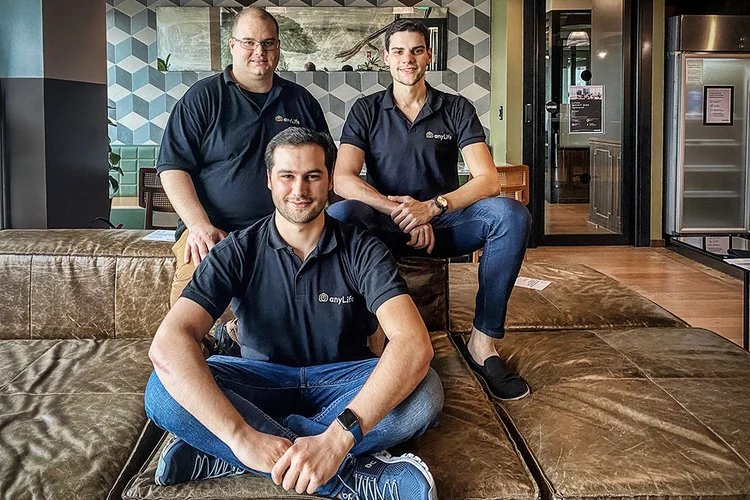 Gustavo, Henrique e Humberto, fundadores da anyLife: comodidade, preço e lifestyle para atrair hóspedes (anyLife/Divulgação)