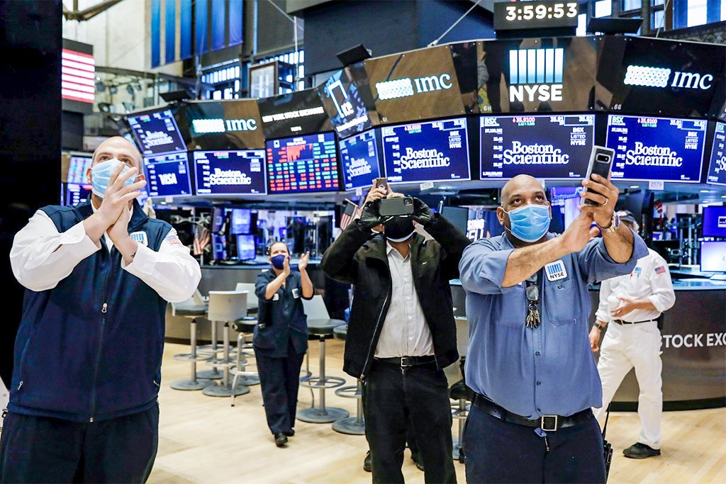 Bolsas americanas: os fluxos de fundos de ativos indicaram que investidores aumentaram ainda mais o apetite por risco (Brendan McDermid/Reuters Brazil)