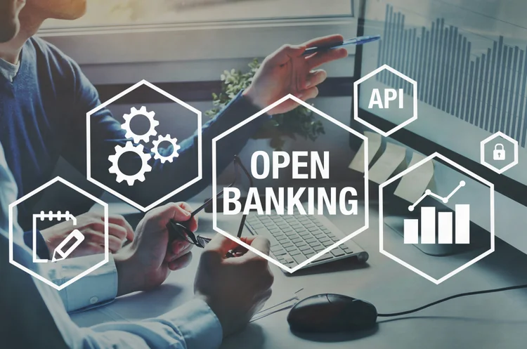 Open banking: A primeira fase do programa começaria a vigorar no fim de novembro, mas foi adiada para este mês a pedido das instituições financeiras (anyaberkut/Getty Images)