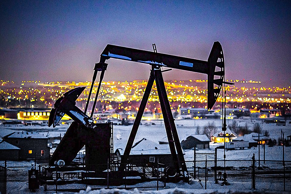 Equipamento de extração de petróleo: commodity é negociada a US$ 115 (Daniel Acker/Bloomberg)