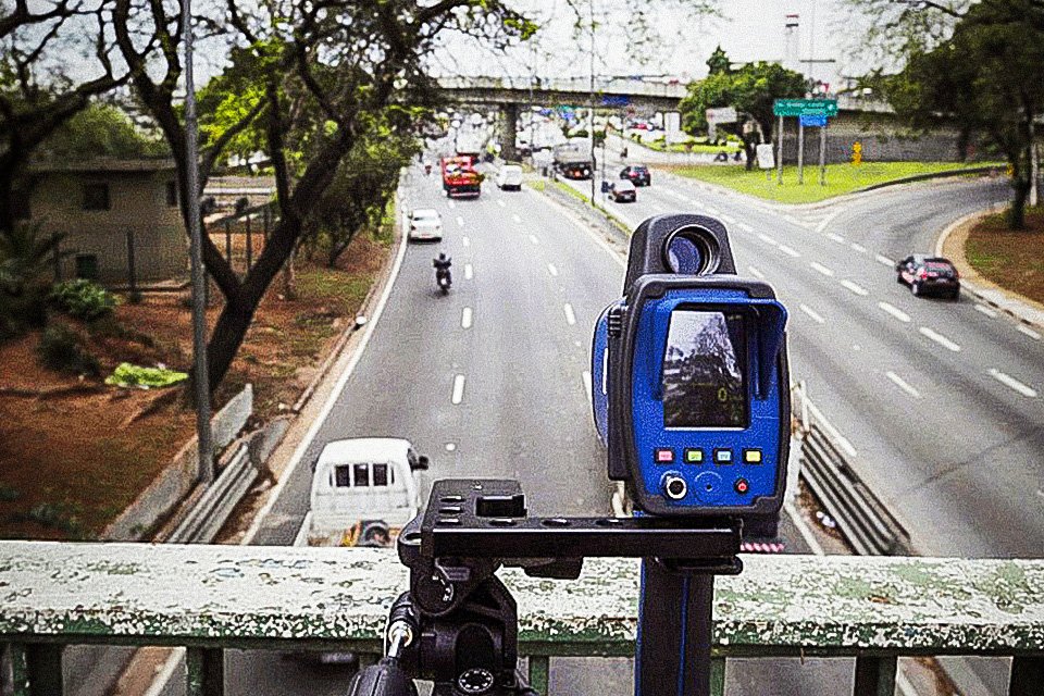 Nunes assina decreto que suspende aumento de radares de trânsito em São Paulo