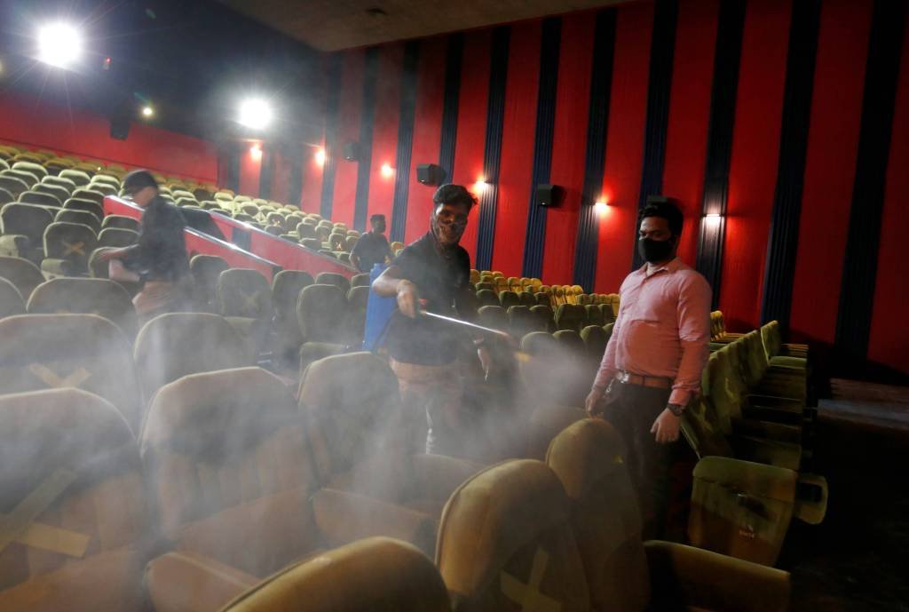 Após oito meses, Índia reabre cinemas sem estreias de Bollywood