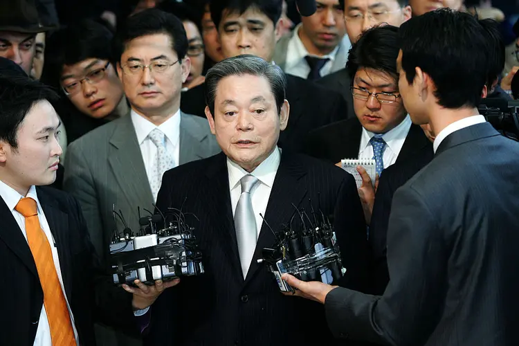 Lee Kun-Hee em 2008, antes de ataque cardíaco que o afastou da Samsung em 2014: homem mais rico da Coreia do Sul (Chung Sung-Jun/Getty Images)