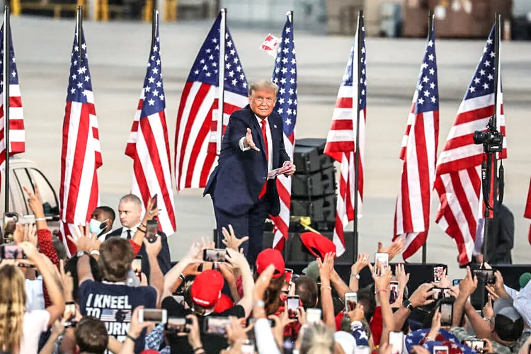 Trump afirmou que vacinas contra o novo coronavírus serão distribuídas "muito em breve" nos EUA (Joe Raedle / Equipe/Getty Images)