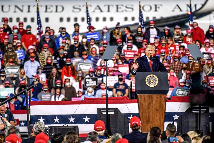 Trump em comício na Carolina do Norte em setembro: Biden lidera com 2 pontos de vantagem, mas dentro da margem de erro (Melissa Sue Gerrits/Getty Images)