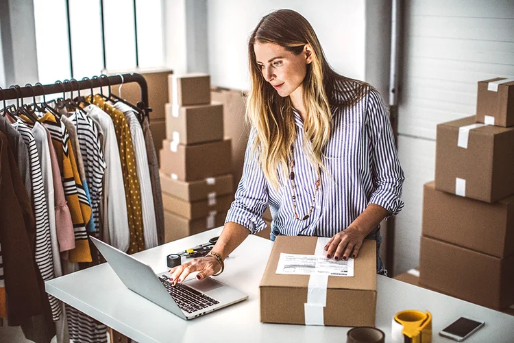 Black Friday: expectativa é que esta Black Friday seja 77% maior que a de 2019, movimentando 6,9 bilhões de reais (Svetikd/Getty Images)