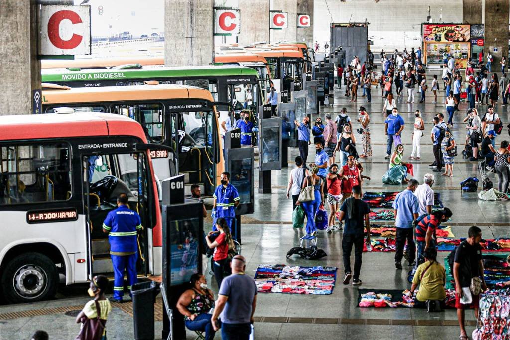 Bússola&Cia: ônibus por aplicativo cresce com retomada da economia
