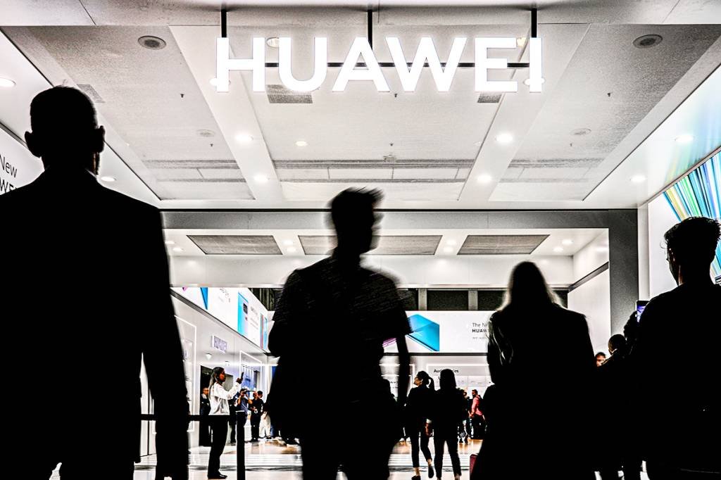 "Estamos sendo usados na disputa entre superpotências", diz Huawei