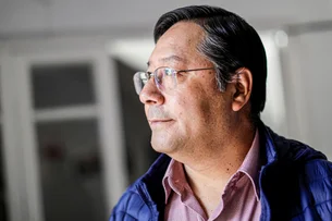 Atual presidente, Luis Arce vota e assegura "trânsito democrático" na Bolívia