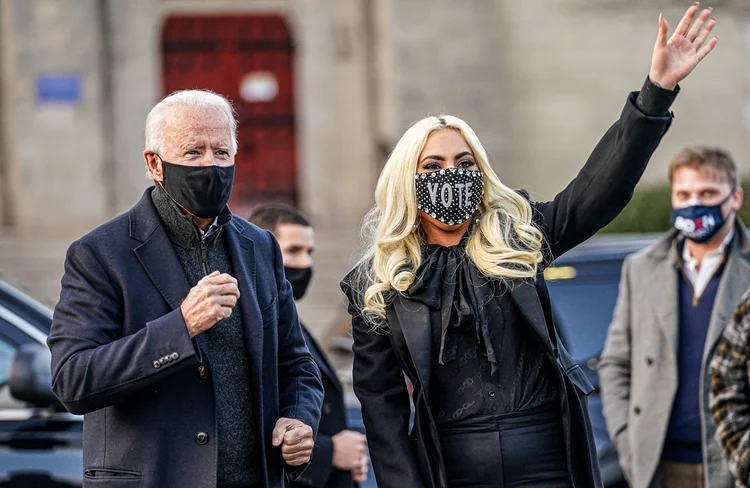Lady Gaga cantará o hino nacional americano na posse de Joe Biden e Kamala Harris no dia 20 de janeiro.  (Kevin Lamarque/Reuters)