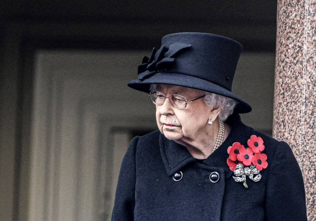 Com covid, rainha Elizabeth presta solidariedade às vítimas de Petrópolis